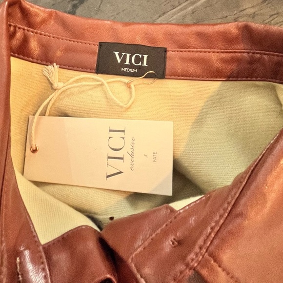 NWT VICI Pleather Vegan Leather Puffed Sleeve Button Down Shirt Caramel Brown M - Picture 7 of 11
